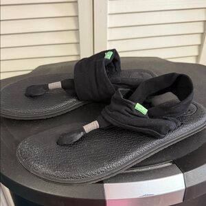 Black Sanuk yoga slings